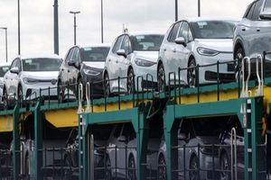 اولین خودروهای وارداتی از گمرک ترخیص شد