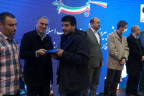 اهدای زمین به خانواده های دارای ۴ فرزند با حضور دستیار ویژه وزیر راه و شهرسازی در بهارستان + تصاویر