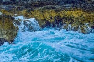 رگبار و رعدوبرق در ارتفاعات هرمزگان؛ تنگه هرمز مواج می‌شود
