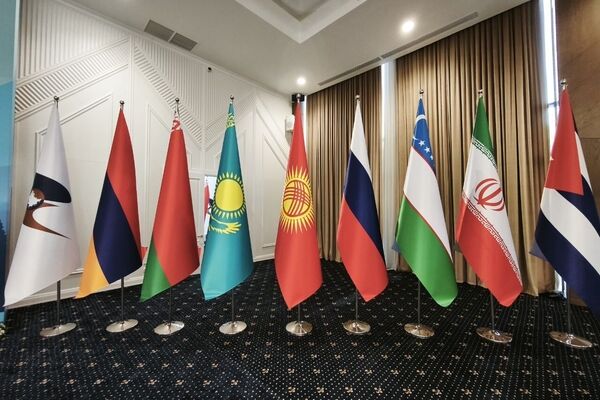 ایران برای سرمایه‌گذاری مشترک با اوراسیا اعلام آمادگی کرد