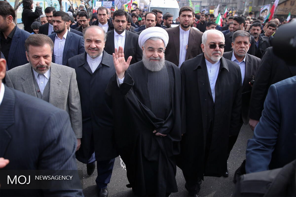 راهپیمایی رییس جمهور در یوم الله ۲۲ بهمن
