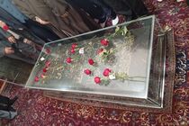 آیین گلباران آرامگاه عطار نیشابوری در آستانه روز ملی عطار در نیشابور برگزار شد
