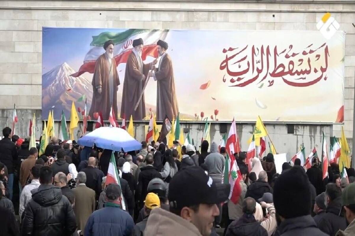 مردم لبنان در محکومیت لغو اعتبارنامه سفیر ایران در بیروت تظاهرات کردند