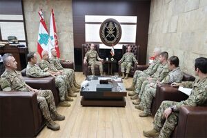 فرمانده ارتش لبنان و فرمانده عملیات ویژه سنتکام با یکدیگر گفتگو کردند