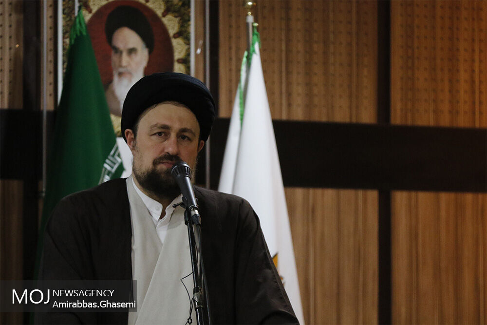 نگاه امام خمینی به محض تأسیس جمهوری اسلامی  به محرومان بود