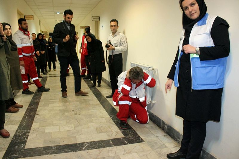 مانور زلزله، پناه گیری و تخلیه اضطراری در دانشگاه علوم پزشکی گیلان برگزار شد