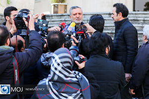 دوران سیاست اخم و لبخند گذشت/حقوق کارمندان سال آینده ۲۵ درصد افزایش می‌یابد