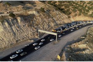 ترافیک سنگین وسایل نقلیه در برخی از محورهای مواصلاتی و آزادراهی کشور