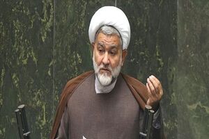 فاطمی امین در مبارزه با فساد ضعیف است/ او یکبار هم در جلسه کمیته پولشویی حاضر نشده