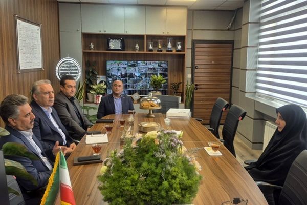 دیدار معاون شعب و توسعه بازار بانک سرمایه با مدیر آموزش و پرورش منطقه 8 تهران
