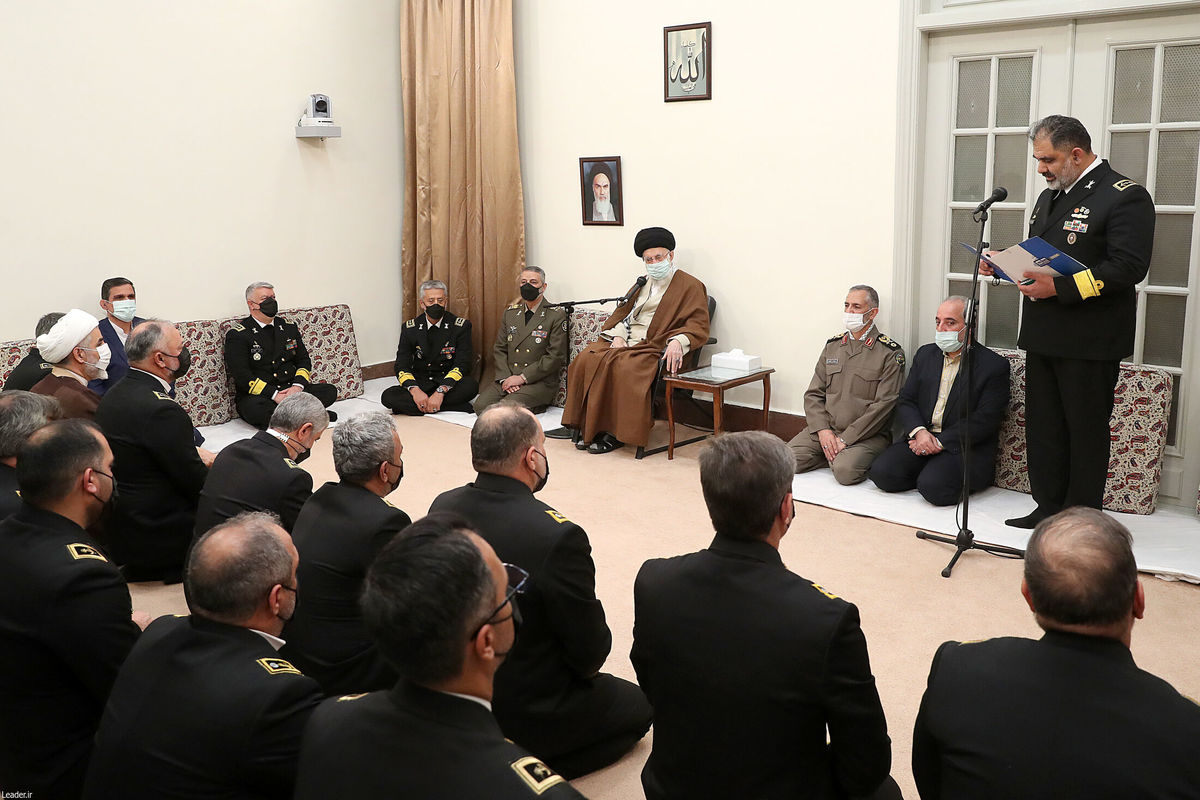 رهبر انقلاب