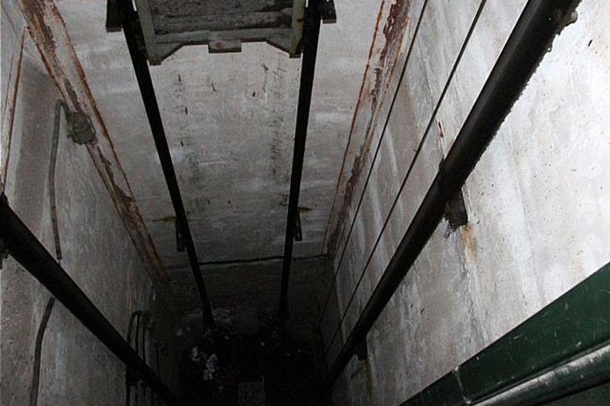 اصفهان- سقوط در چاهک آسانسور