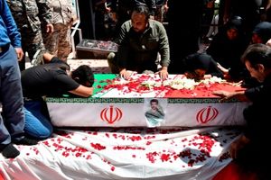 پیکر شهید "مهدی رحیمیان"  در اصفهان تشییع شد + تصاویر