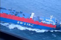 یک کشتی باری کره‌جنوبی آتش گرفت