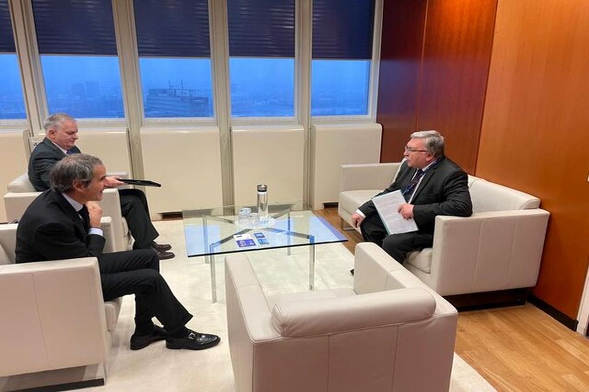 نماینده دائم روسیه با مدیرکل آژانس بین‌المللی انرژی اتمی