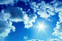 آسمان هرمزگان صاف تا کمی ابری، همراه با غبار محلی و وزش باد ملایم