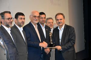 استاد دانشگاه شیراز، استاد برگزیده صنعت فولاد کشور شد