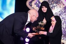 رئیس مجلس از دختران شهدای مقاومت تجلیل کرد
