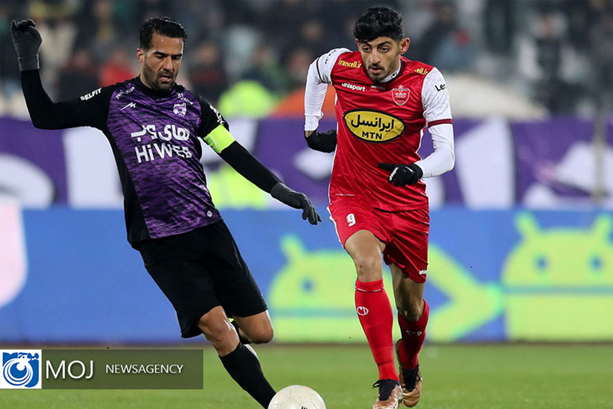 دیدار تیم‌ های فوتبال پرسپولیس و هوادار