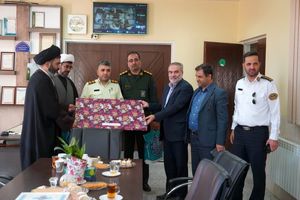 دیدار مدیرعامل شرکت عمران بهارستان با رئیس و کارکنان کلانتری شهر جدید بهارستان