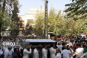 هنرمندان سینمای ایران برای بدرقه پیکر ناصر تقوایی گردهم آمدند