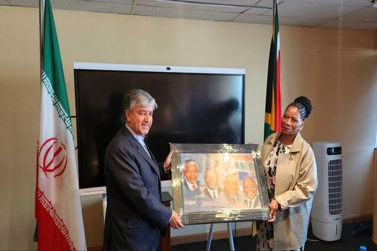 سفیر ایران با وزیر دفاع آفریقای جنوبی دیدار کرد