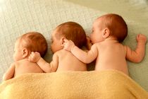 حمایت از خانواده چندقلوها و بیماران نیازمند 