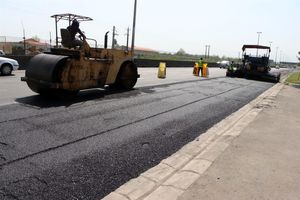 آغاز عملیات بهسازی آسفالت جاده تهران/کاشت درختان بلند قامت حد فاصل میدان گیل تا باغ رضوان