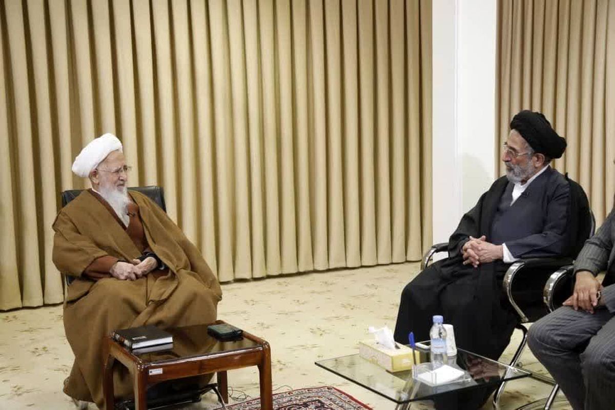 دیدار هیات همایش ملی ریحانة النبی با آیت الله جوادی آملی