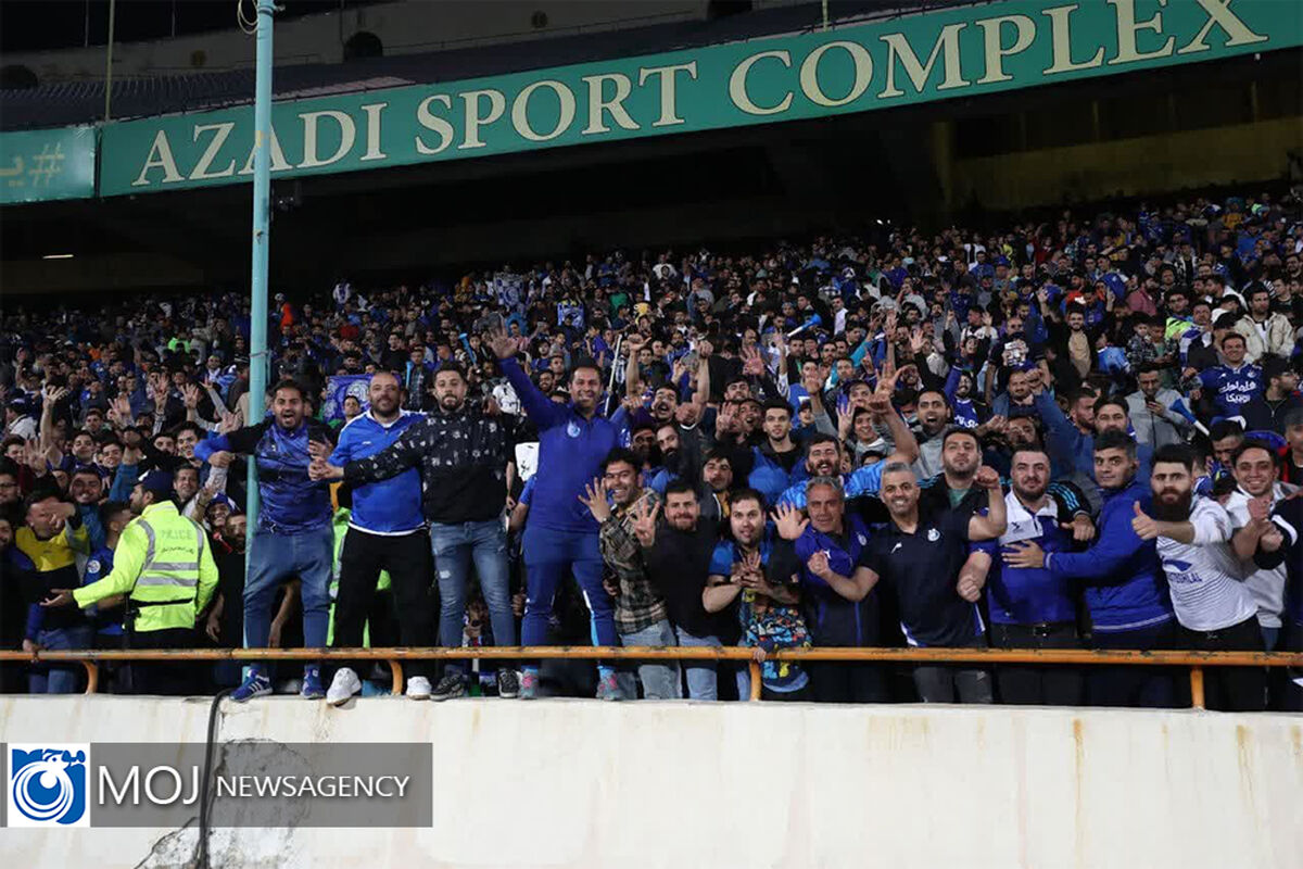 دیدار تیم های فوتبال استقلال و هوادار