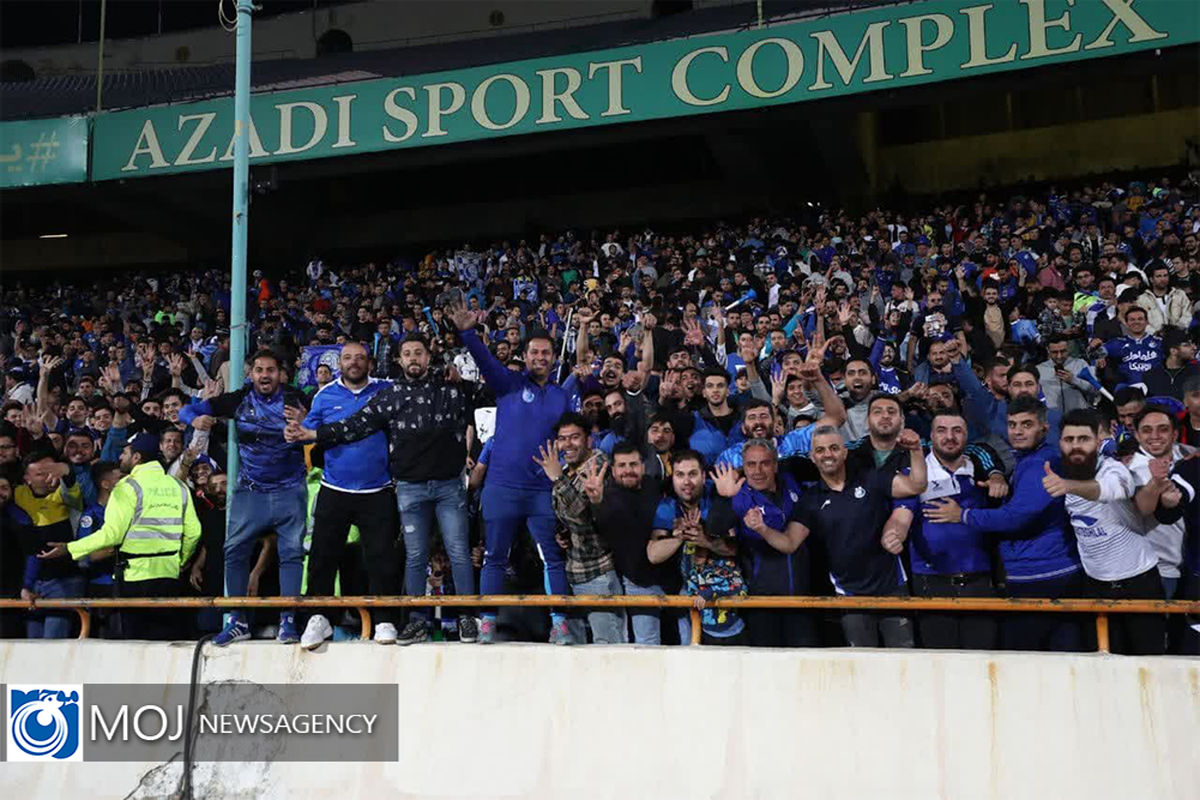 دیدار تیم های فوتبال استقلال و هوادار