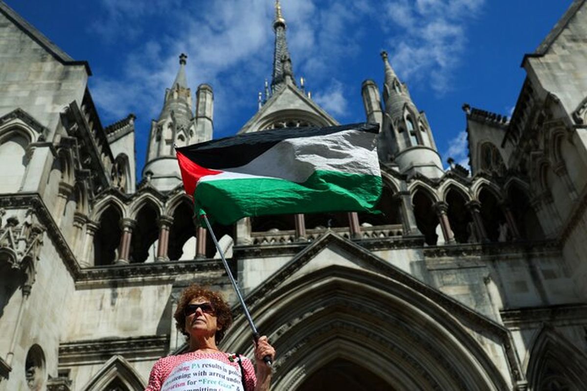 انگلیسی‌ها به رعایای اسرائیلی ها تبدیل شده‌اند پرچم فلسطین