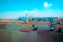 آثار و پیامدهای استقرار نظام ارز تک‌نرخی بر رقابت‌پذیری و عملکرد زنجیره فولاد