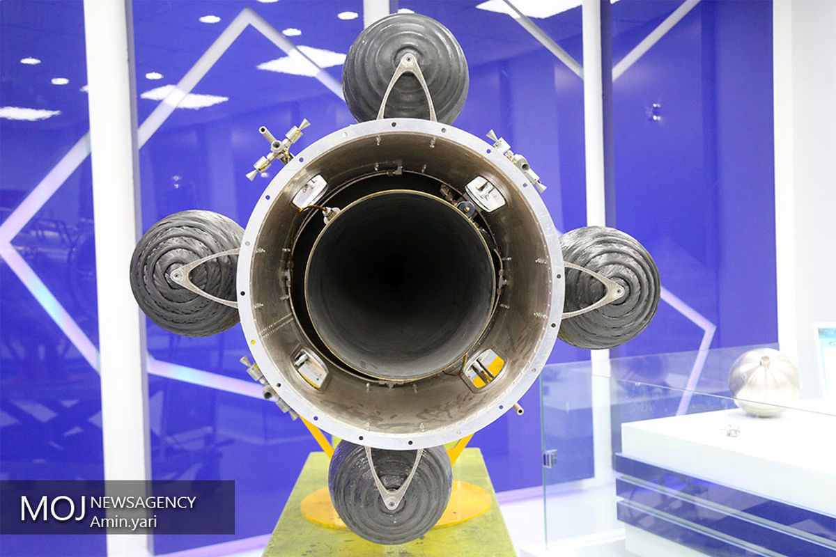 بازدید وزرای نیرو و ارتباطات از پژوهشگاه فضایی ایران