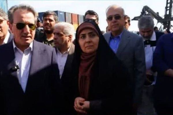 وزیر راه و شهرسازی از روند تخلیه و بارگیری کالاهای اساسی بندر شهید رجایی بازدید کرد