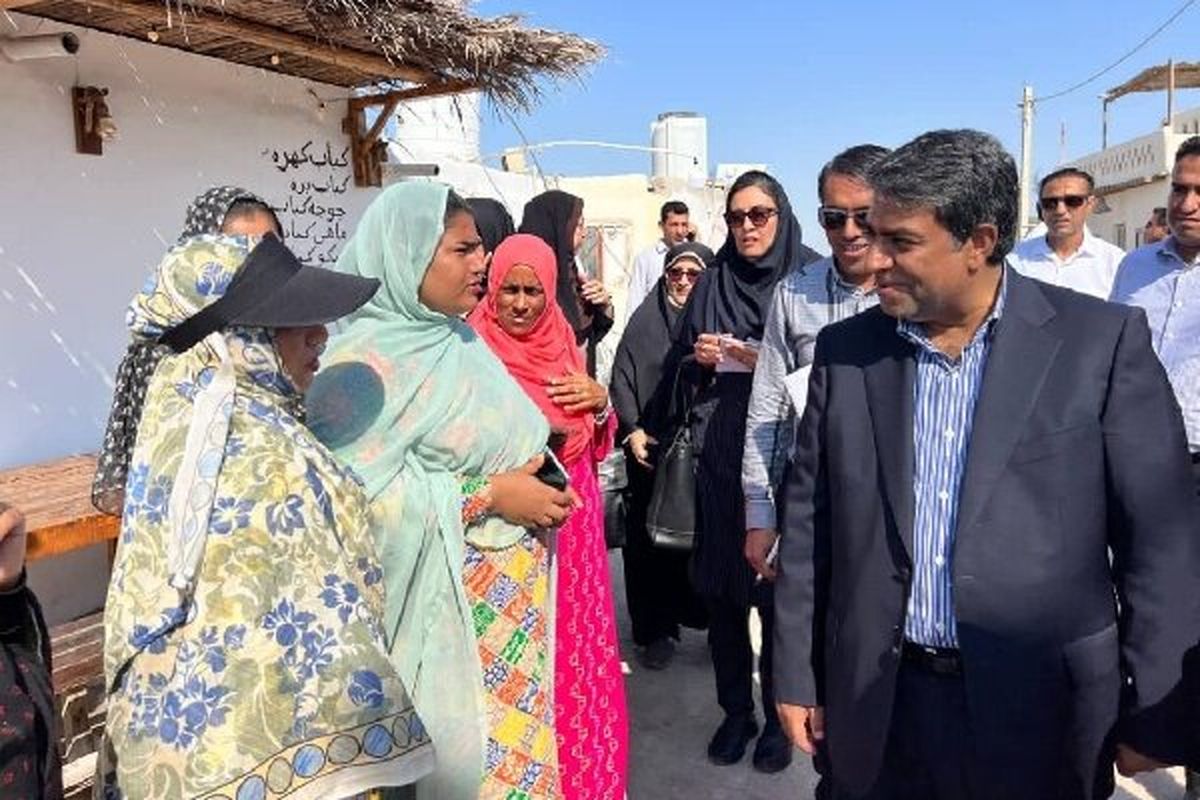 بازدید معاون عمرانی استاندار از جزیره هنگام