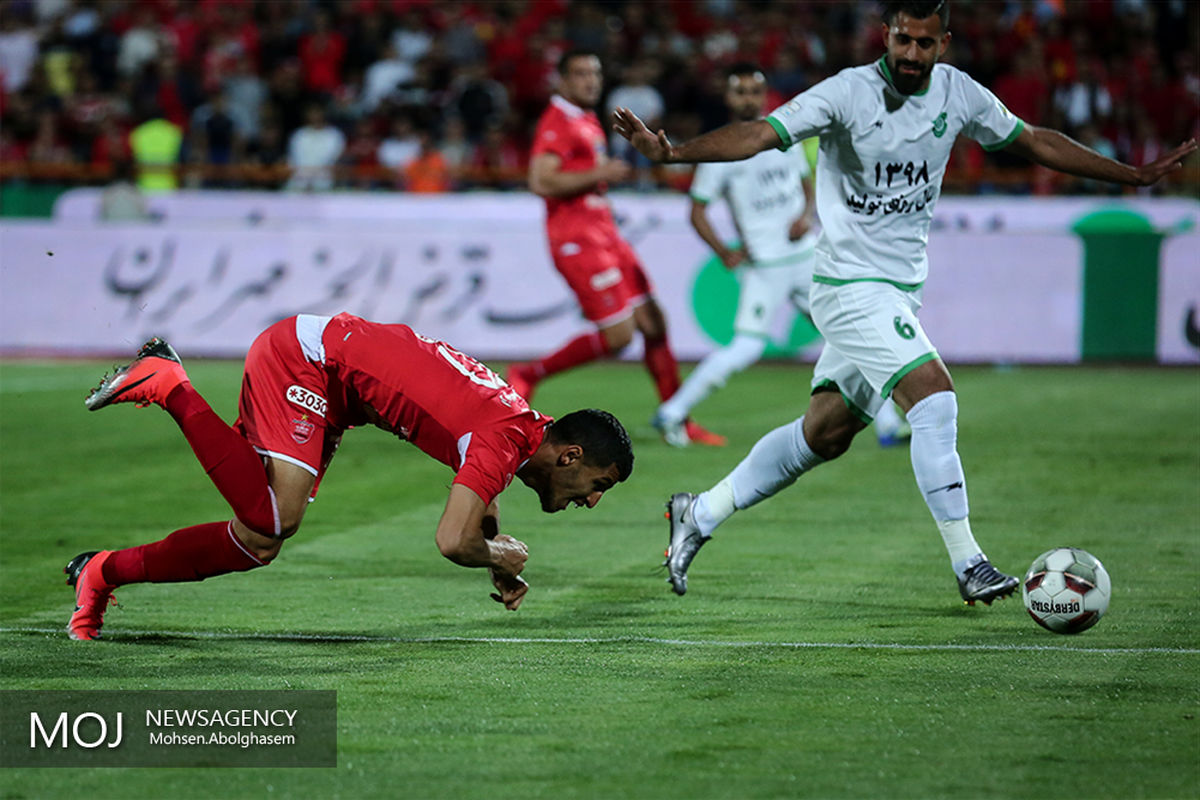 دیدار تیم های فوتبال پرسپولیس و ماشین سازی تبریز