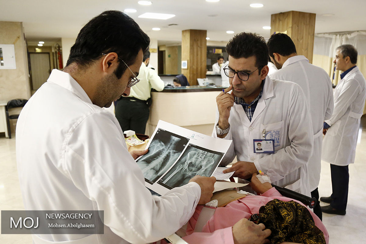 انتقال مصدومان حادثه واژگونی اتوبوس 