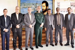 سپاه و بسیج ستون خیمه انقلاب هستند