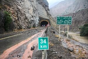 جاده چالوس کوه ریزش کرد