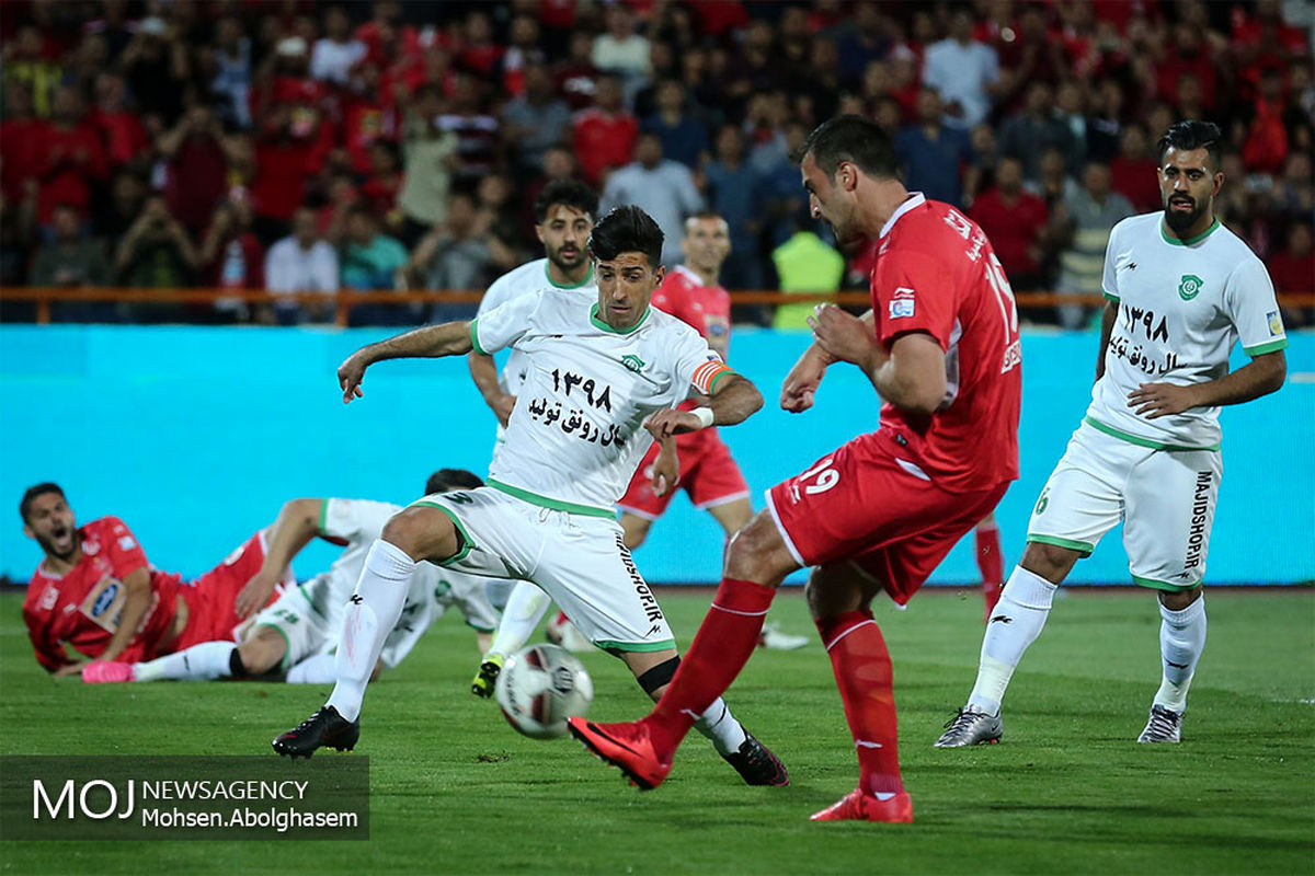 دیدار تیم های فوتبال پرسپولیس و ماشین سازی تبریز
