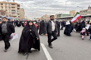 معاون رئیس‌جمهور در امور زنان و خانواده در راهپیمایی ۲۲ بهمن حضور یافت