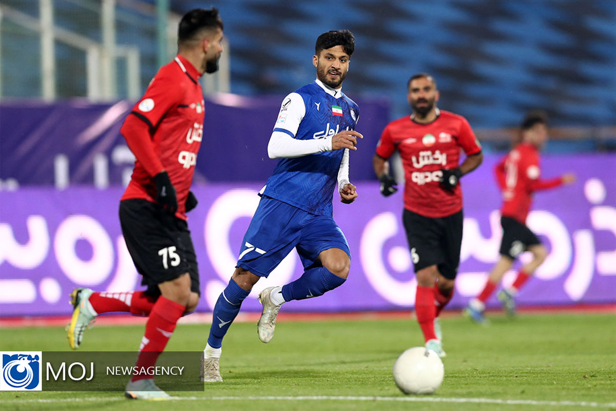 دیدار تیم های فوتبال استقلال و تراکتور 