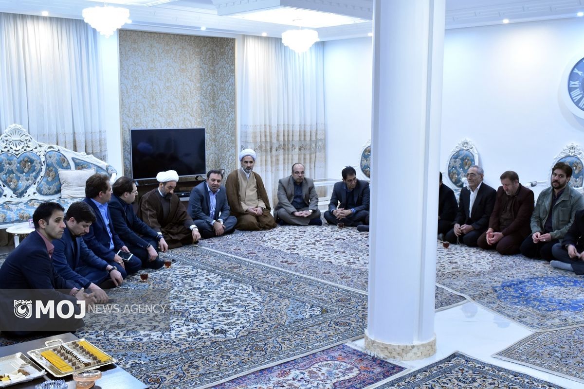 حضور استاندار لرستان در منزل استاد ایرج کاظمی