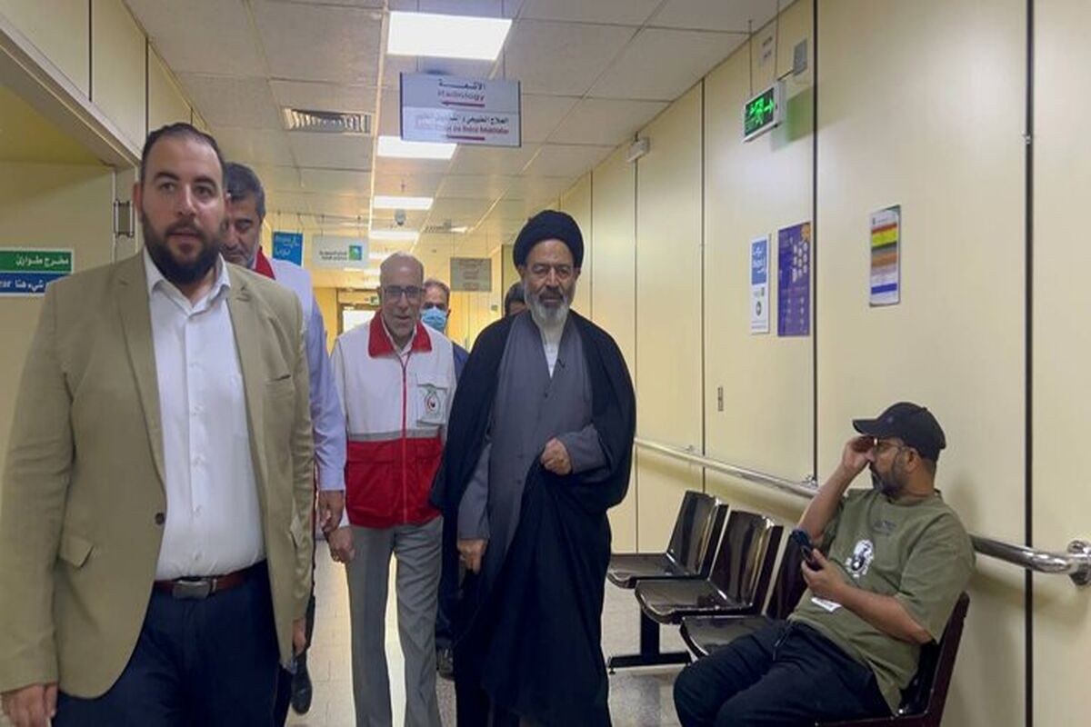 سرپرست حجاج ایرانی از زائران بستری در بیمارستان مدینه عیادت کرد