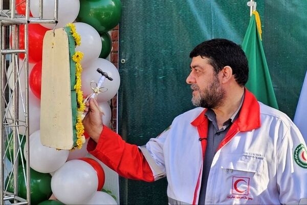 زنگ آغاز سال تحصیلی با حضور رئیس جمعیت هلال‌احمر به صدا درآمد