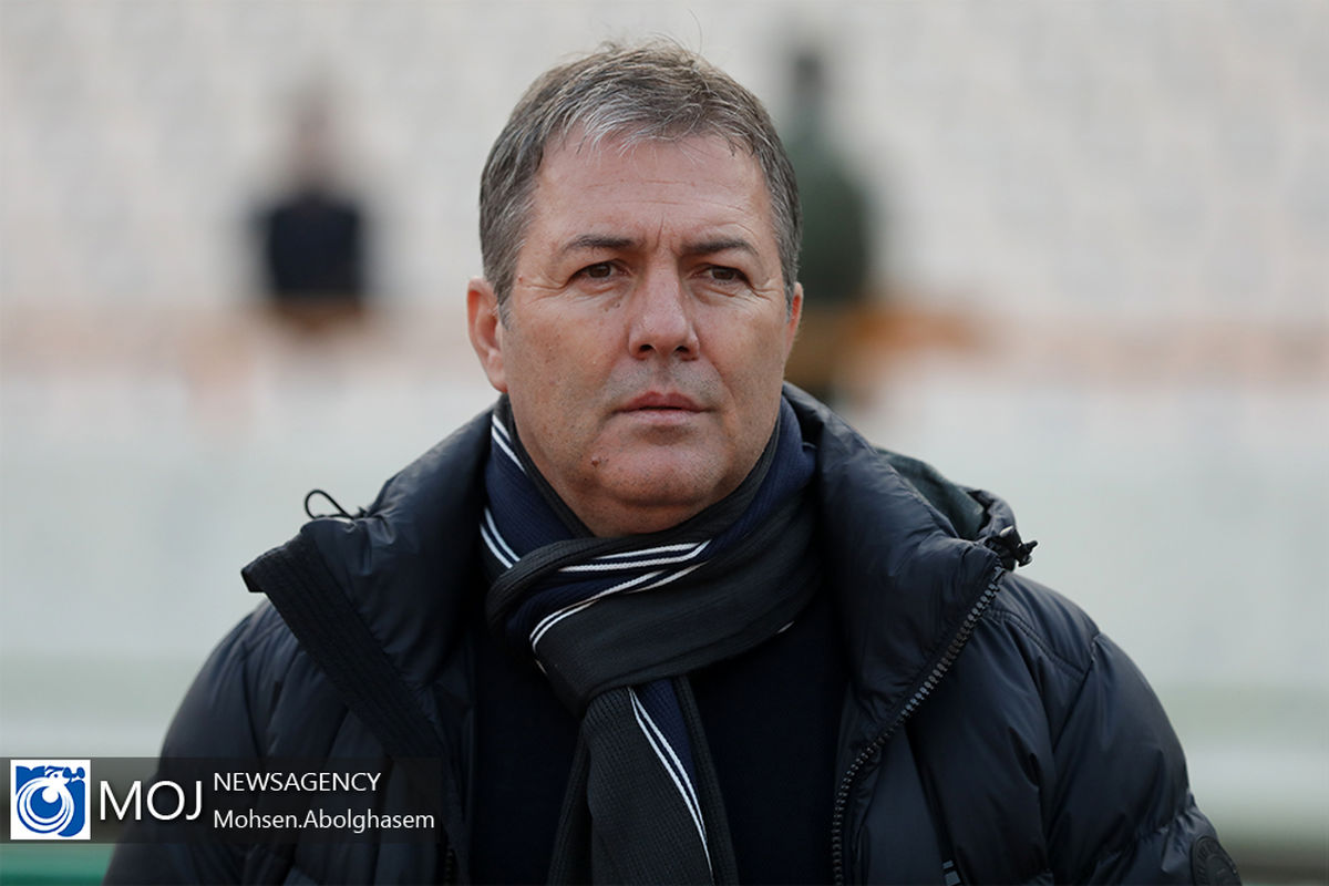 دیدار تیم های فوتبال پرسپولیس و صنعت نفت آبادان