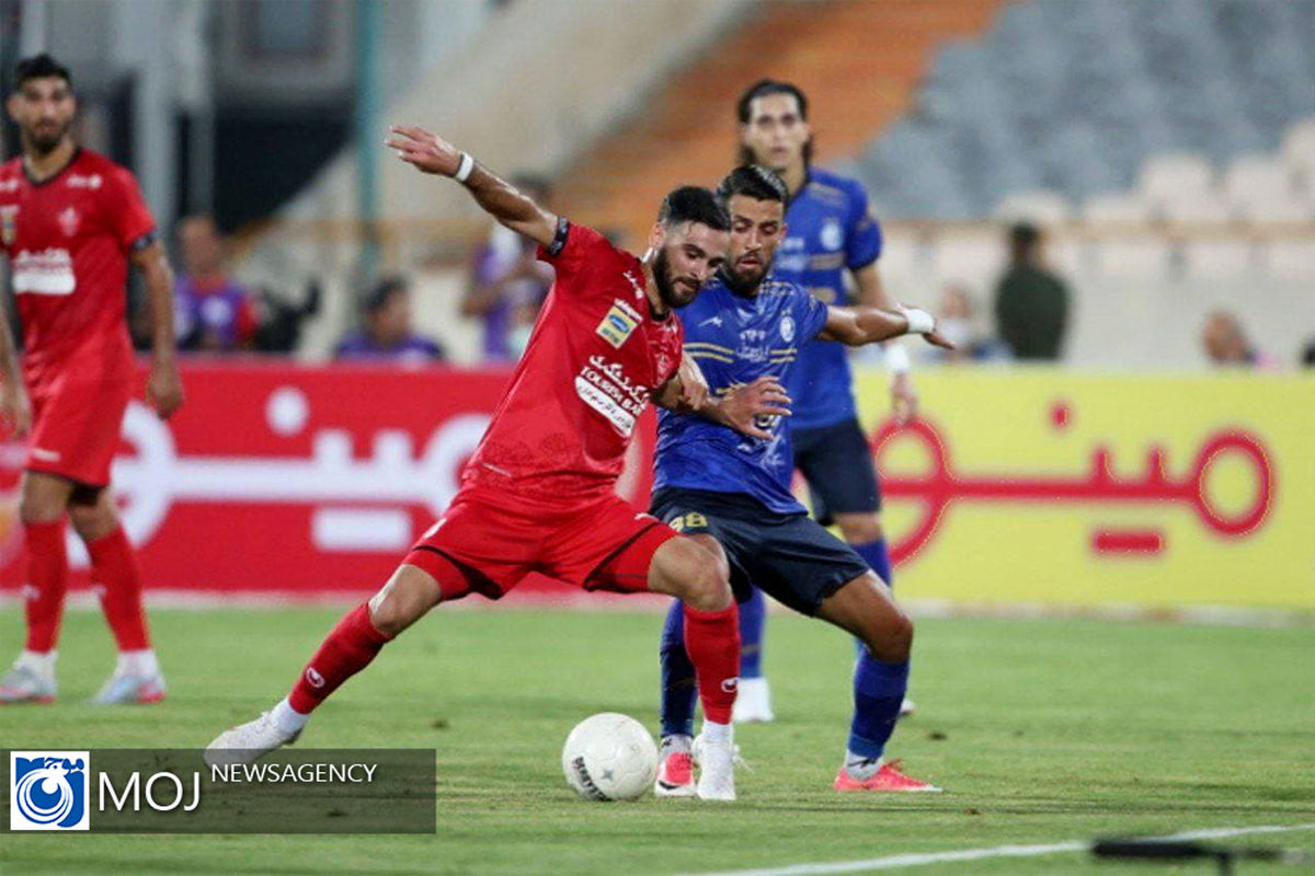 دیدار تیم های فوتبال پرسپولیس و استقلال تهران