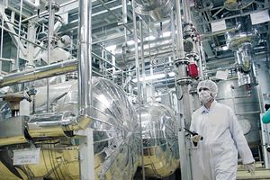 مانور رسانه ای غرب روی سرنوشت اورانیوم های غنی شده با هدف هموار کردن مسیر برخورد شدید با ایران