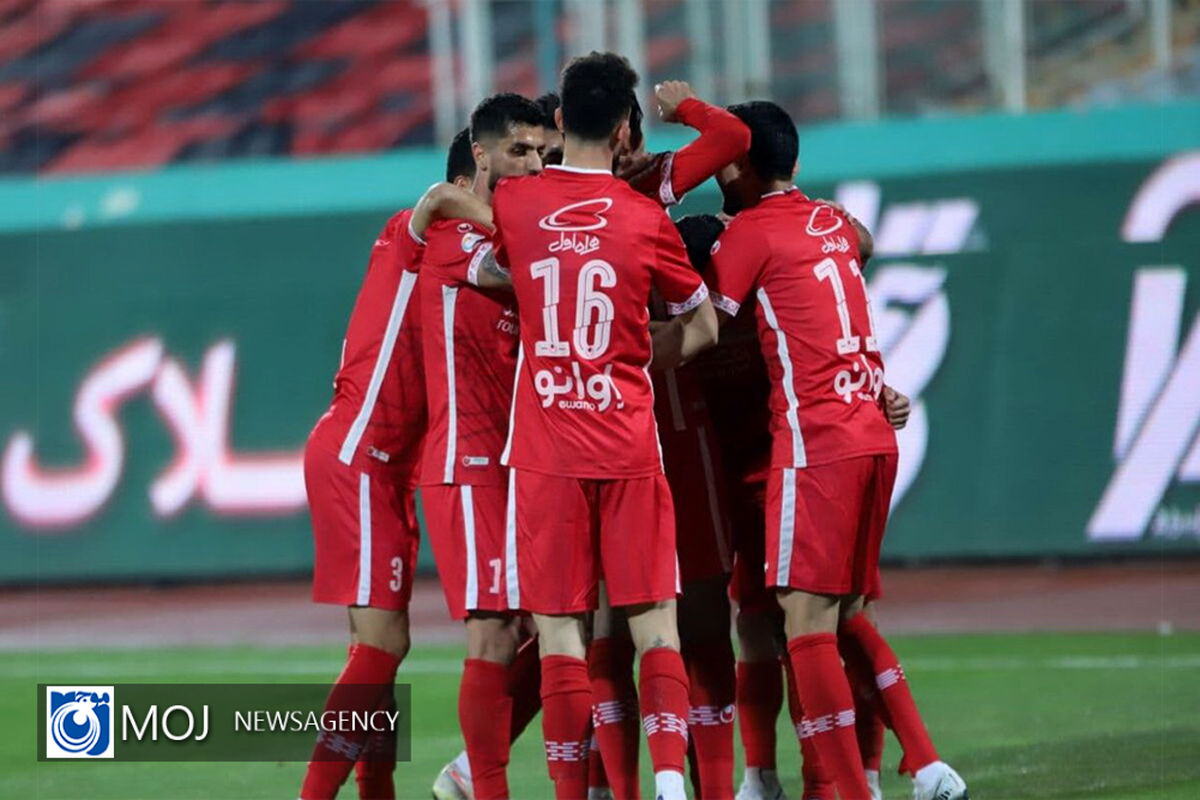 دیدار تیم های فوتبال پرسپولیس و فجرسپاسی شیراز